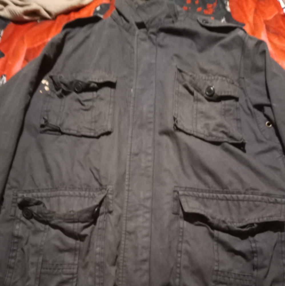 A black men's izod luxury sport coat